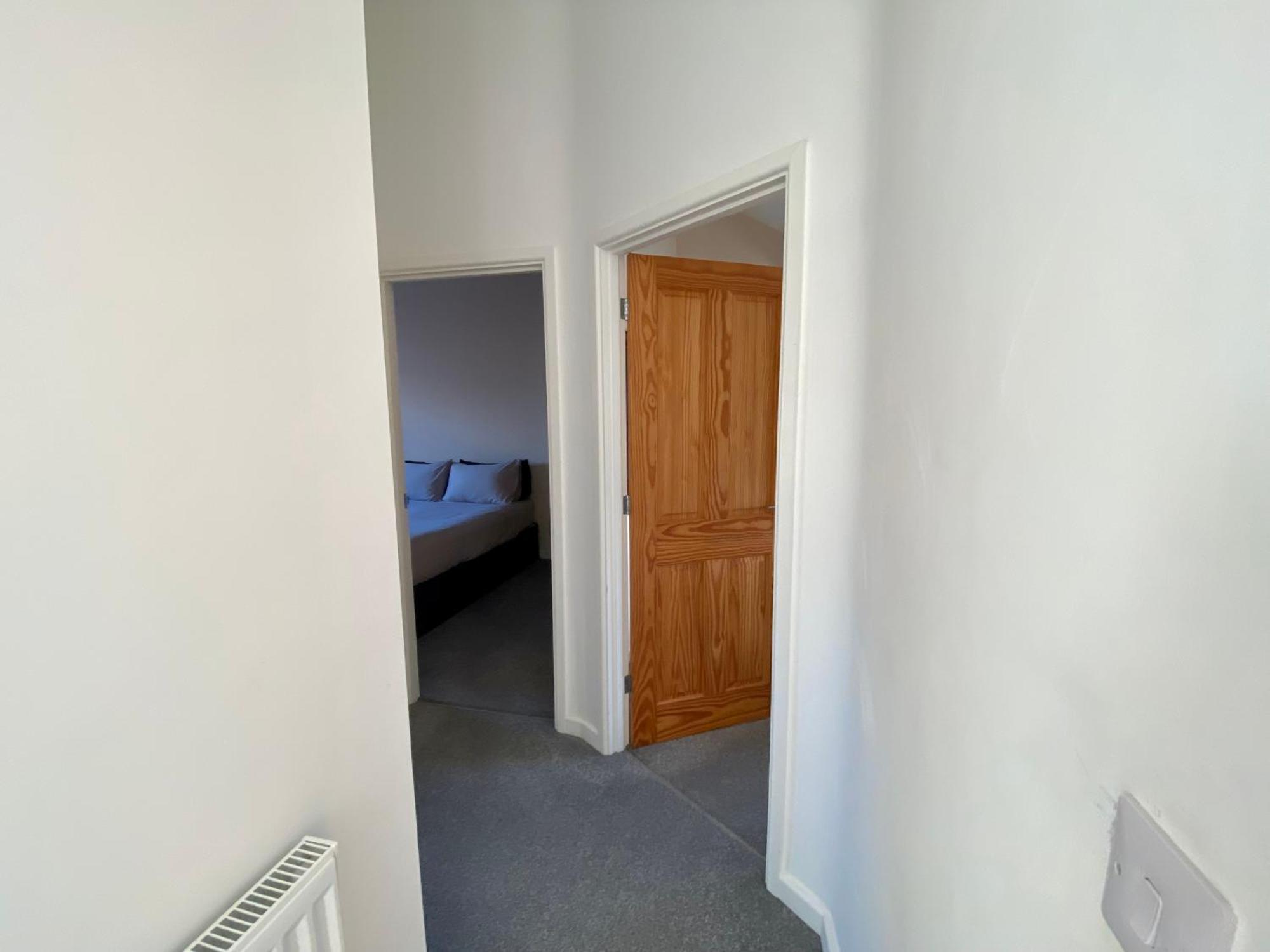 Cosy 3 Bedroom House, Bath Road,